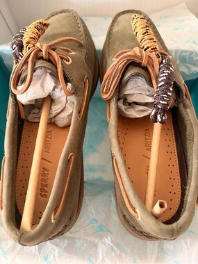 🫒Sperry x Aritzia Olive Suede Boat Shoes with Two-Tone Rope Laces Women 8.5 NIB🫒